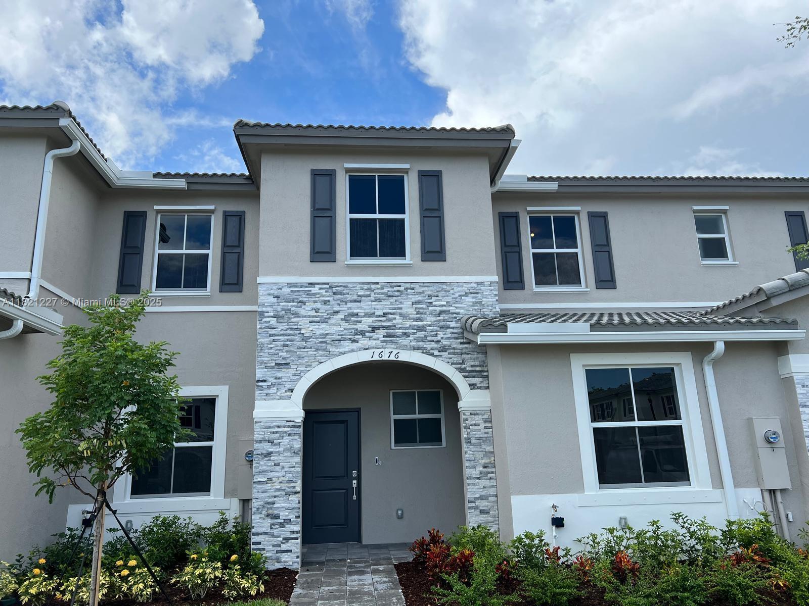 1676 SE 26th Ter