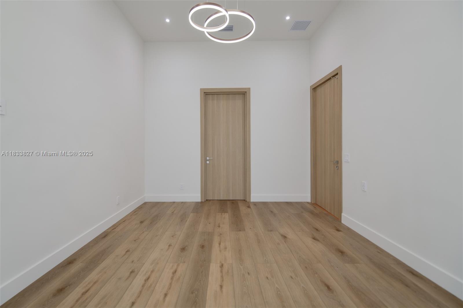 635 SW 9th St Hallandale Beach, FL 33009