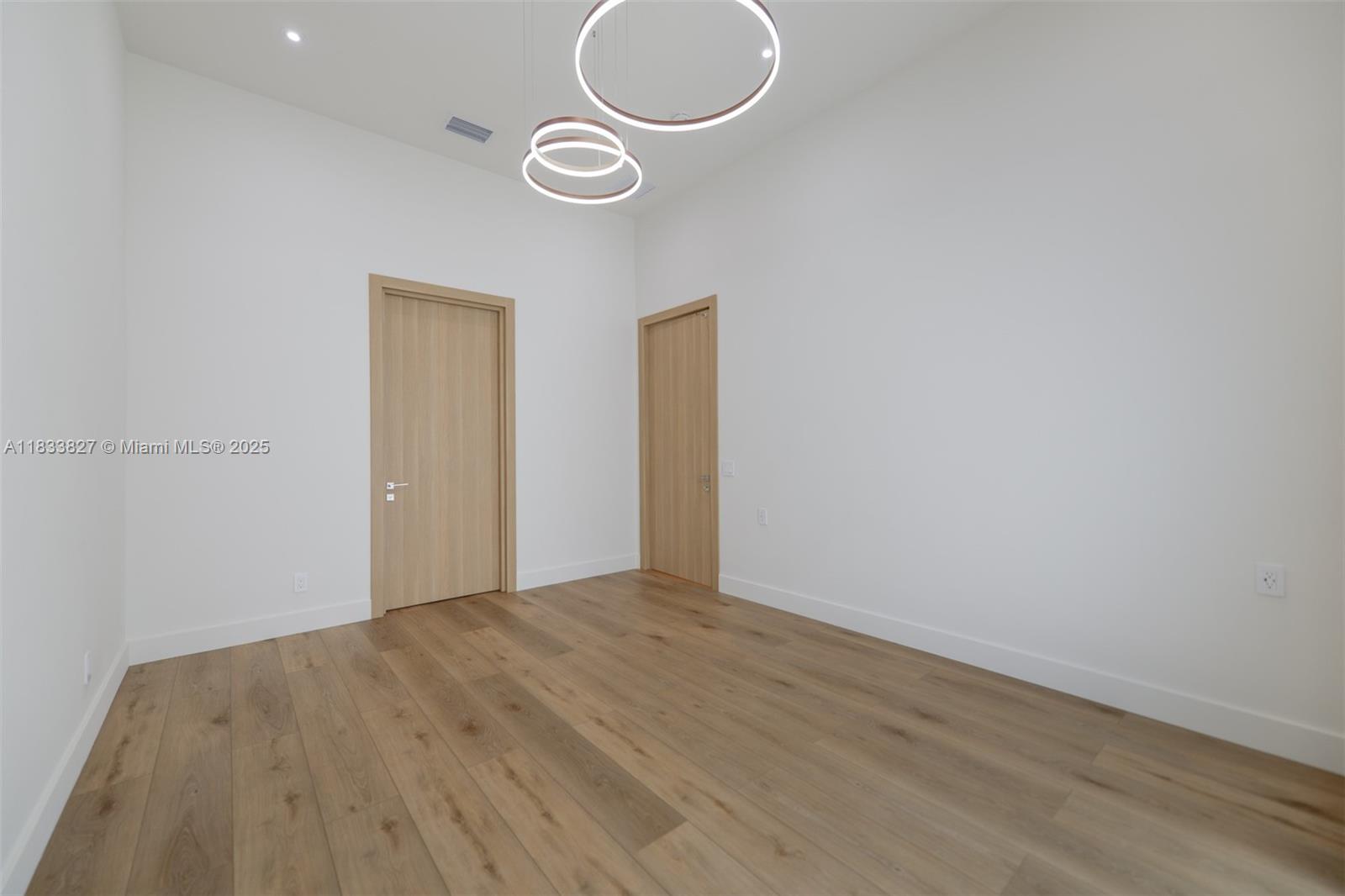 635 SW 9th St Hallandale Beach, FL 33009