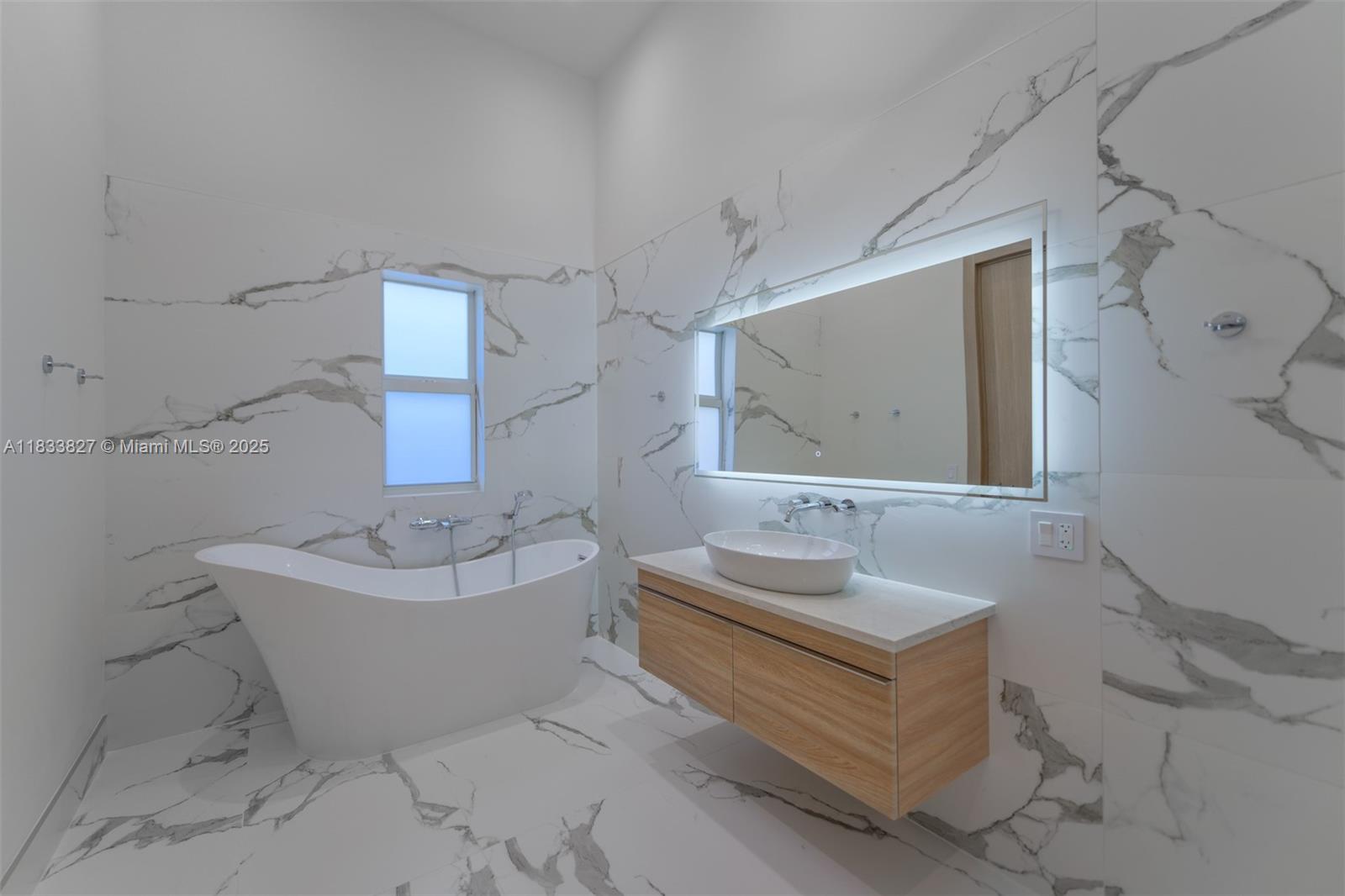 635 SW 9th St Hallandale Beach, FL 33009