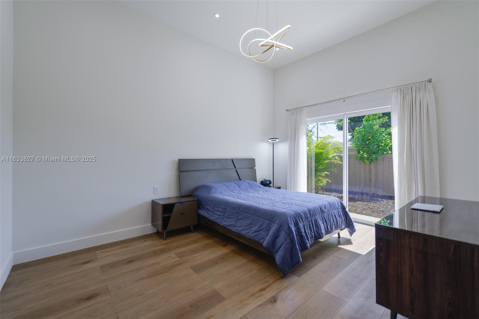 635 SW 9th St Hallandale Beach, FL 33009