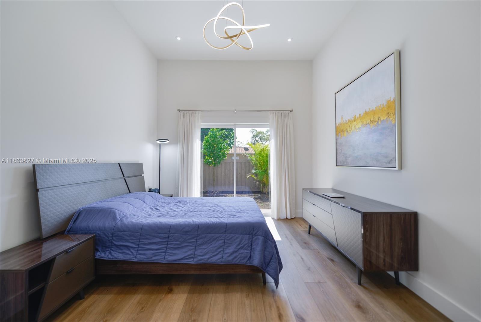 635 SW 9th St Hallandale Beach, FL 33009