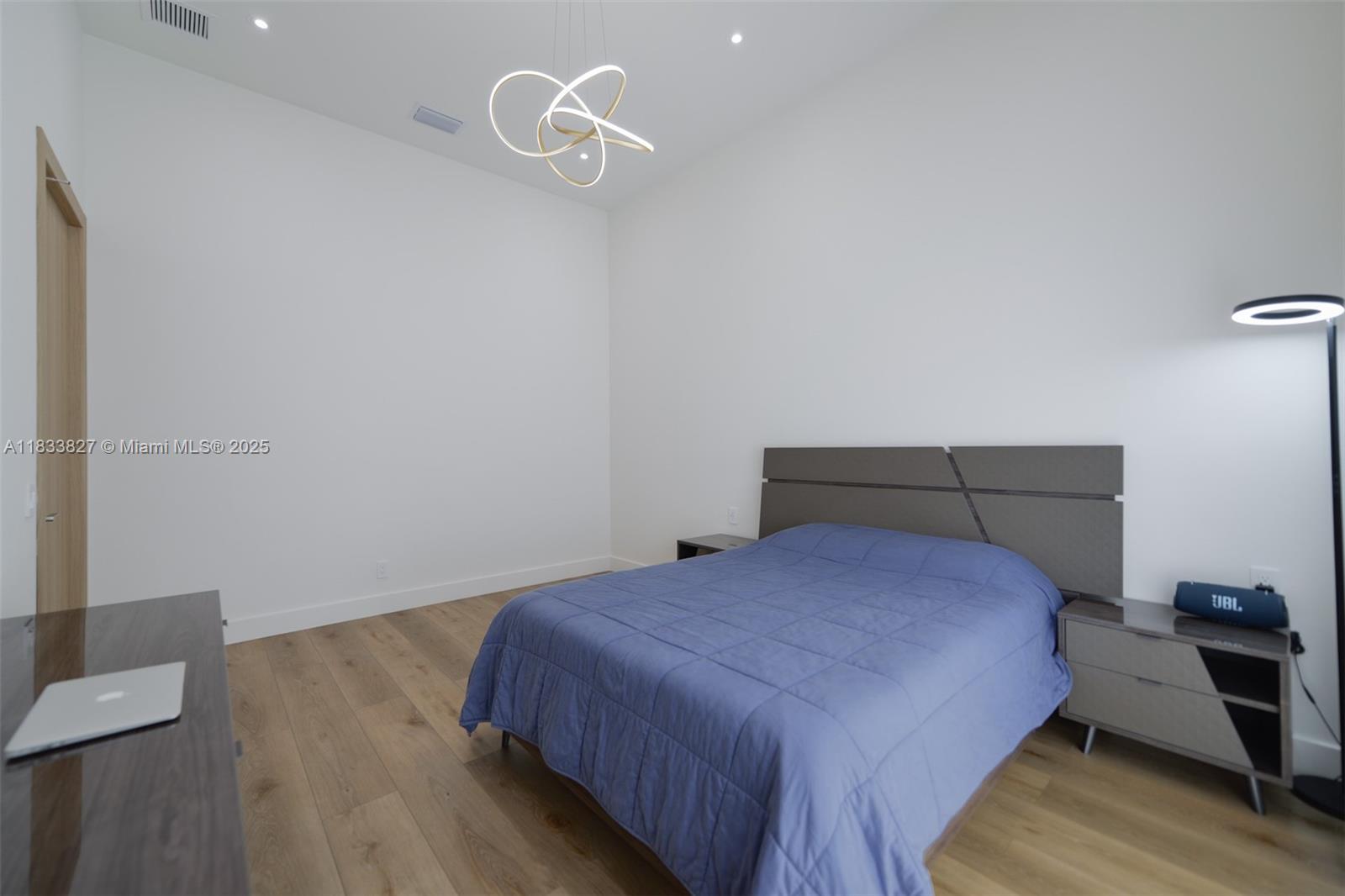 635 SW 9th St Hallandale Beach, FL 33009