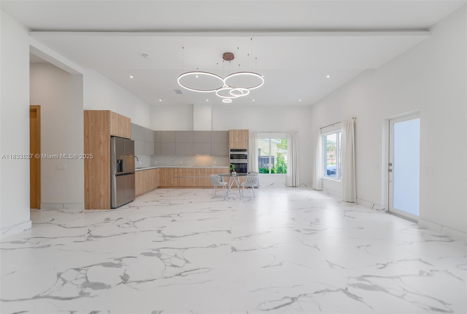 635 SW 9th St Hallandale Beach, FL 33009