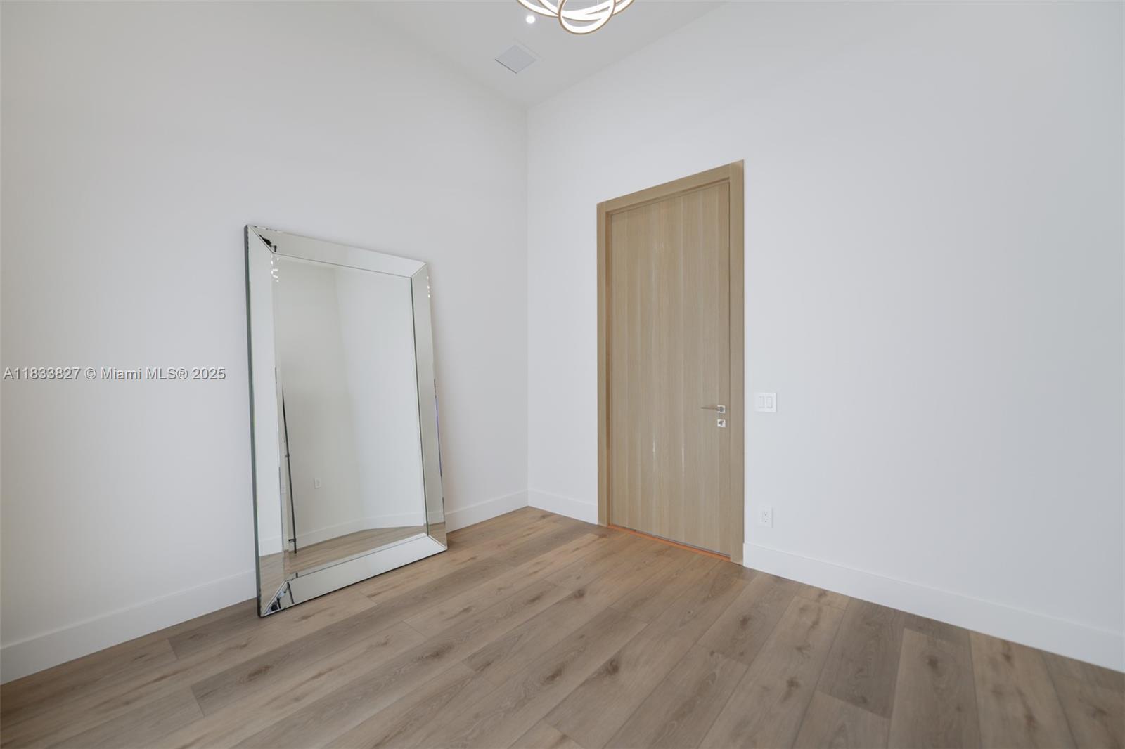 635 SW 9th St Hallandale Beach, FL 33009