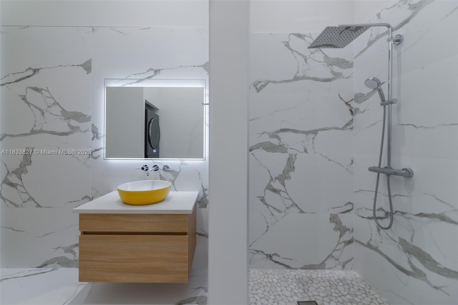 635 SW 9th St Hallandale Beach, FL 33009