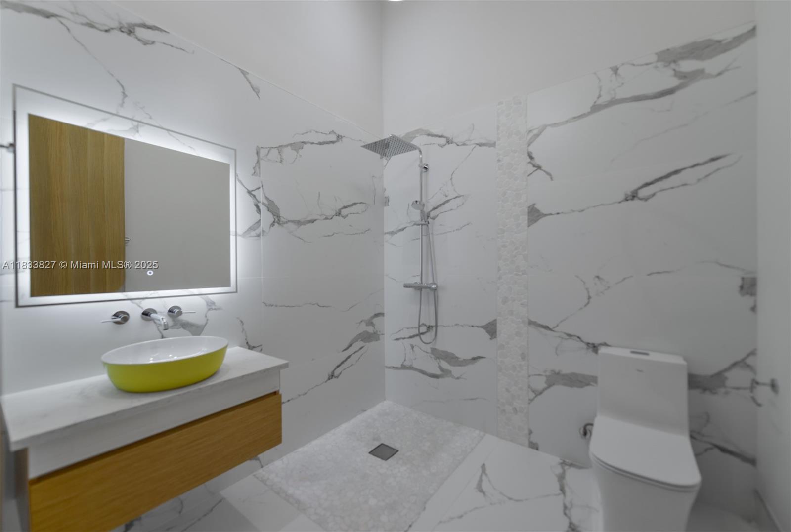 635 SW 9th St Hallandale Beach, FL 33009