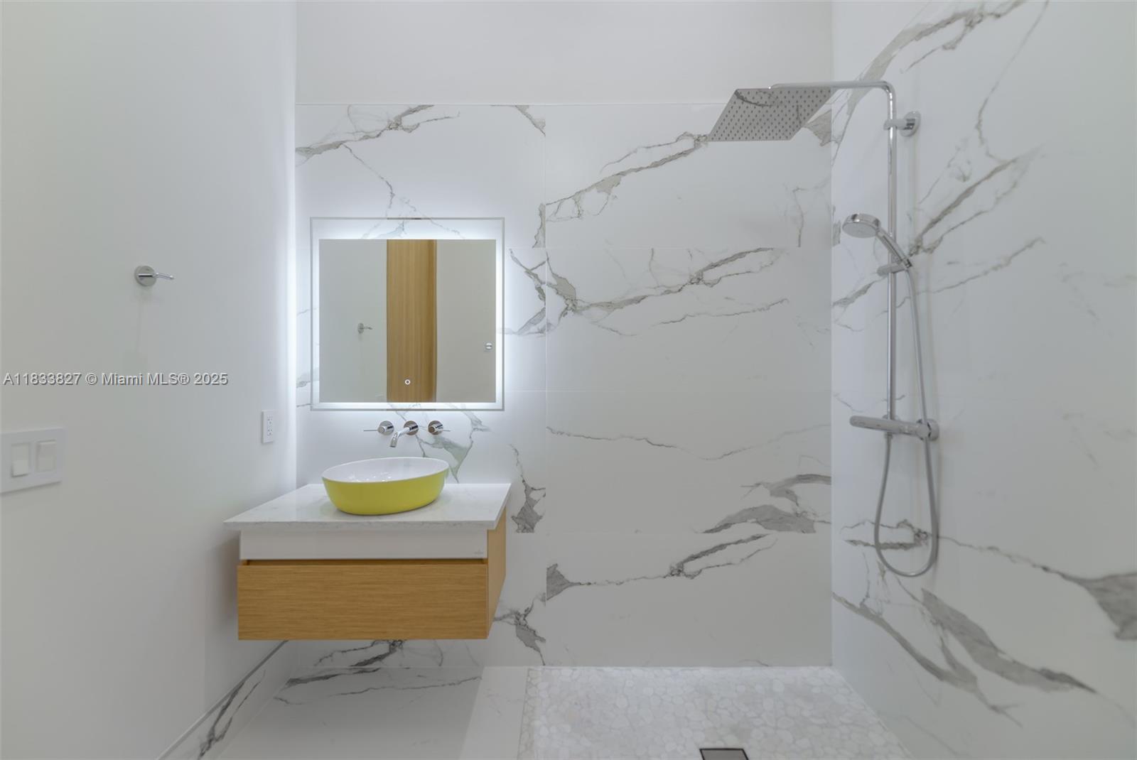 635 SW 9th St Hallandale Beach, FL 33009