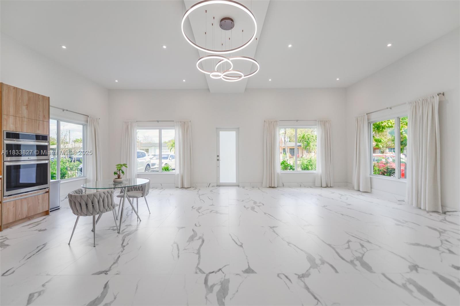 635 SW 9th St Hallandale Beach, FL 33009