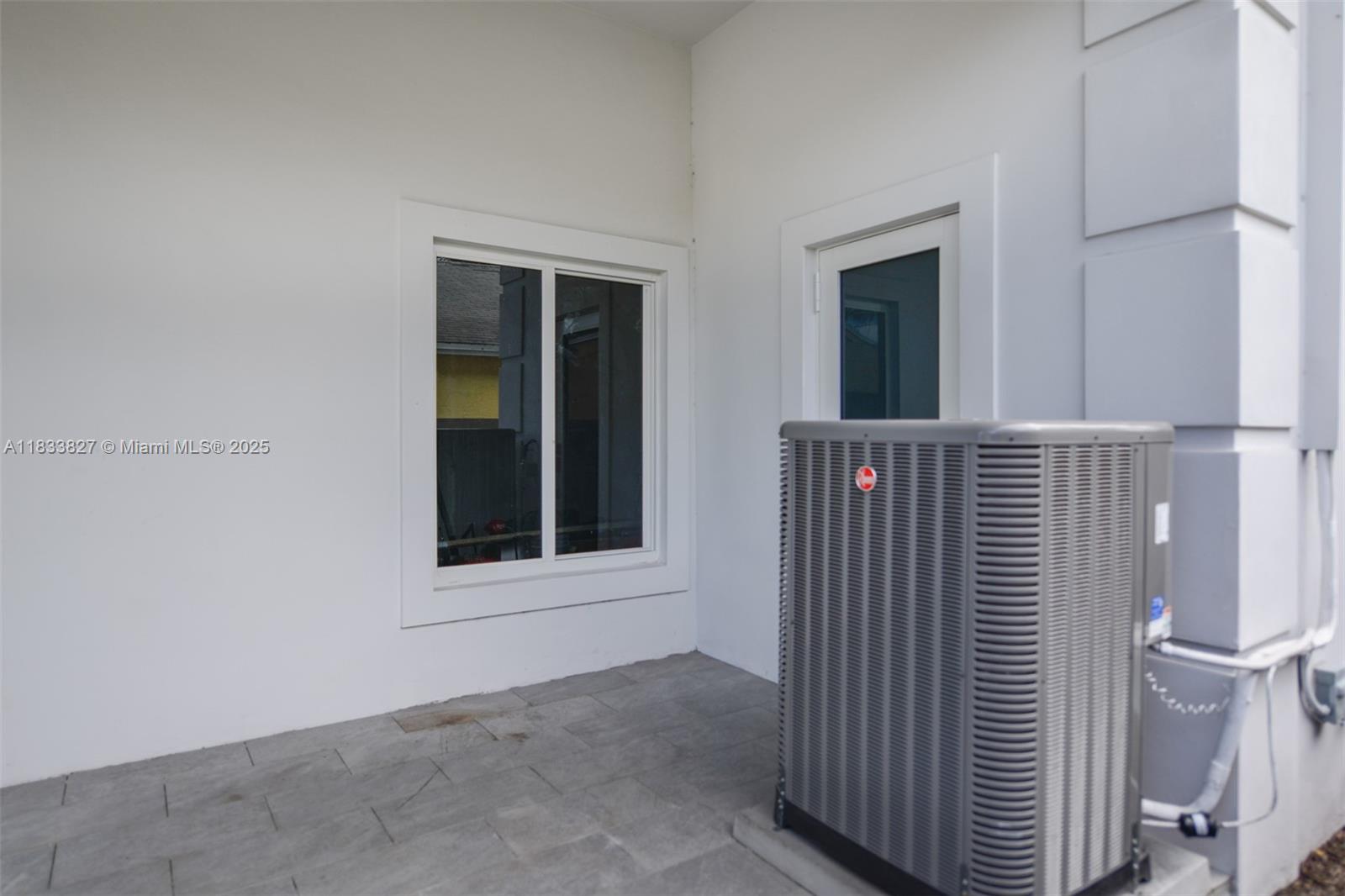 635 SW 9th St Hallandale Beach, FL 33009