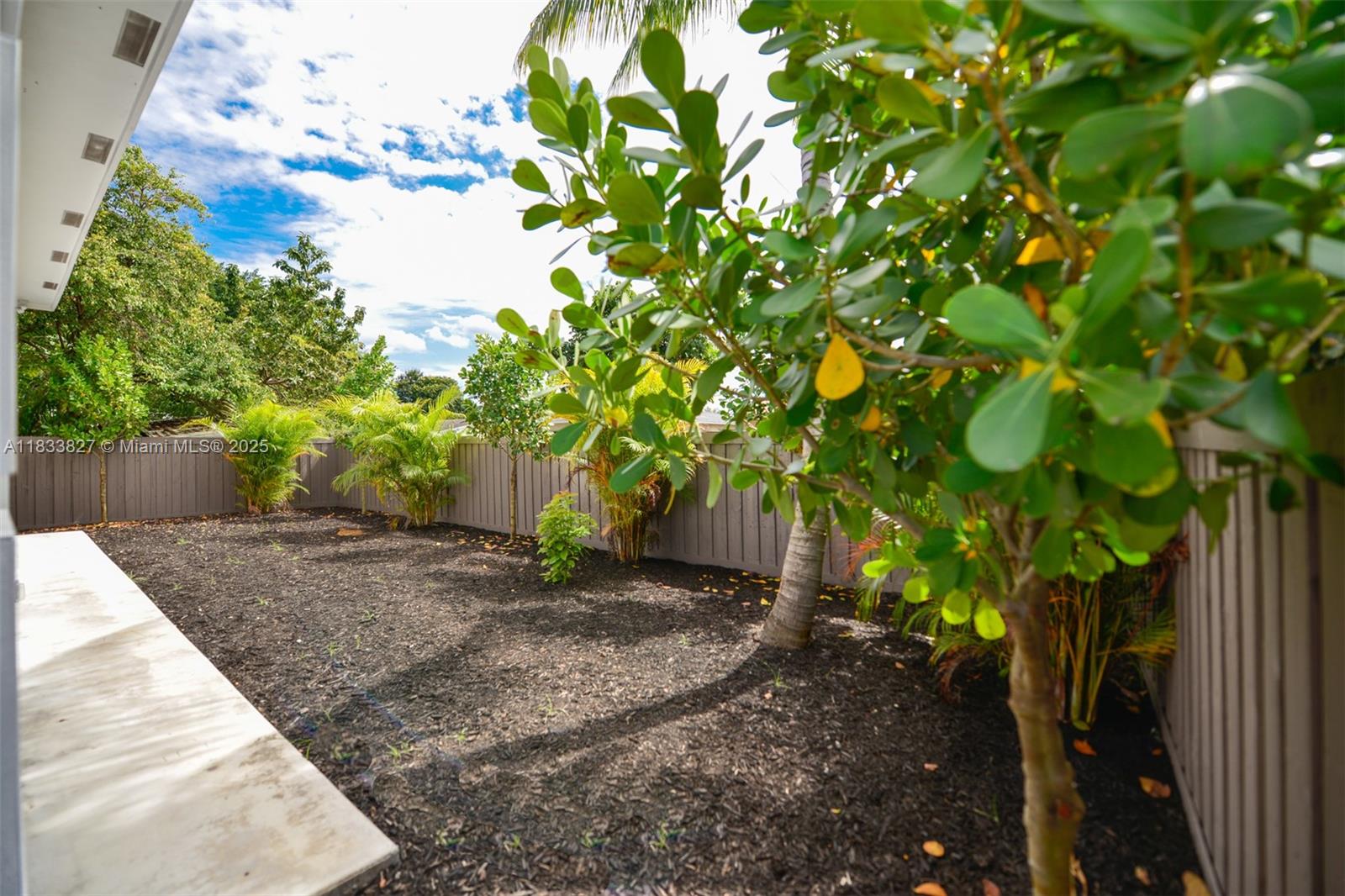 635 SW 9th St Hallandale Beach, FL 33009