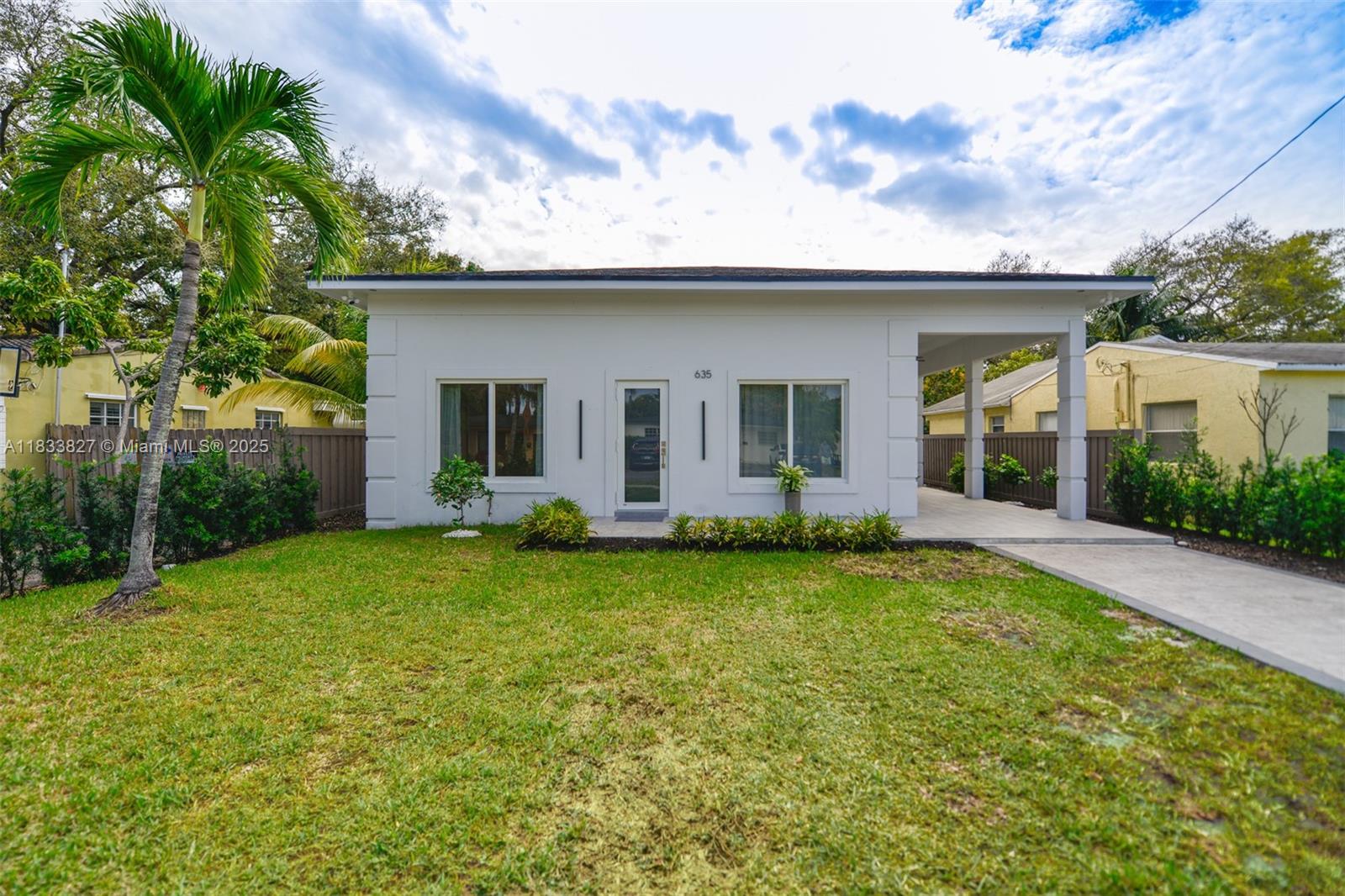 635 SW 9th St Hallandale Beach, FL 33009