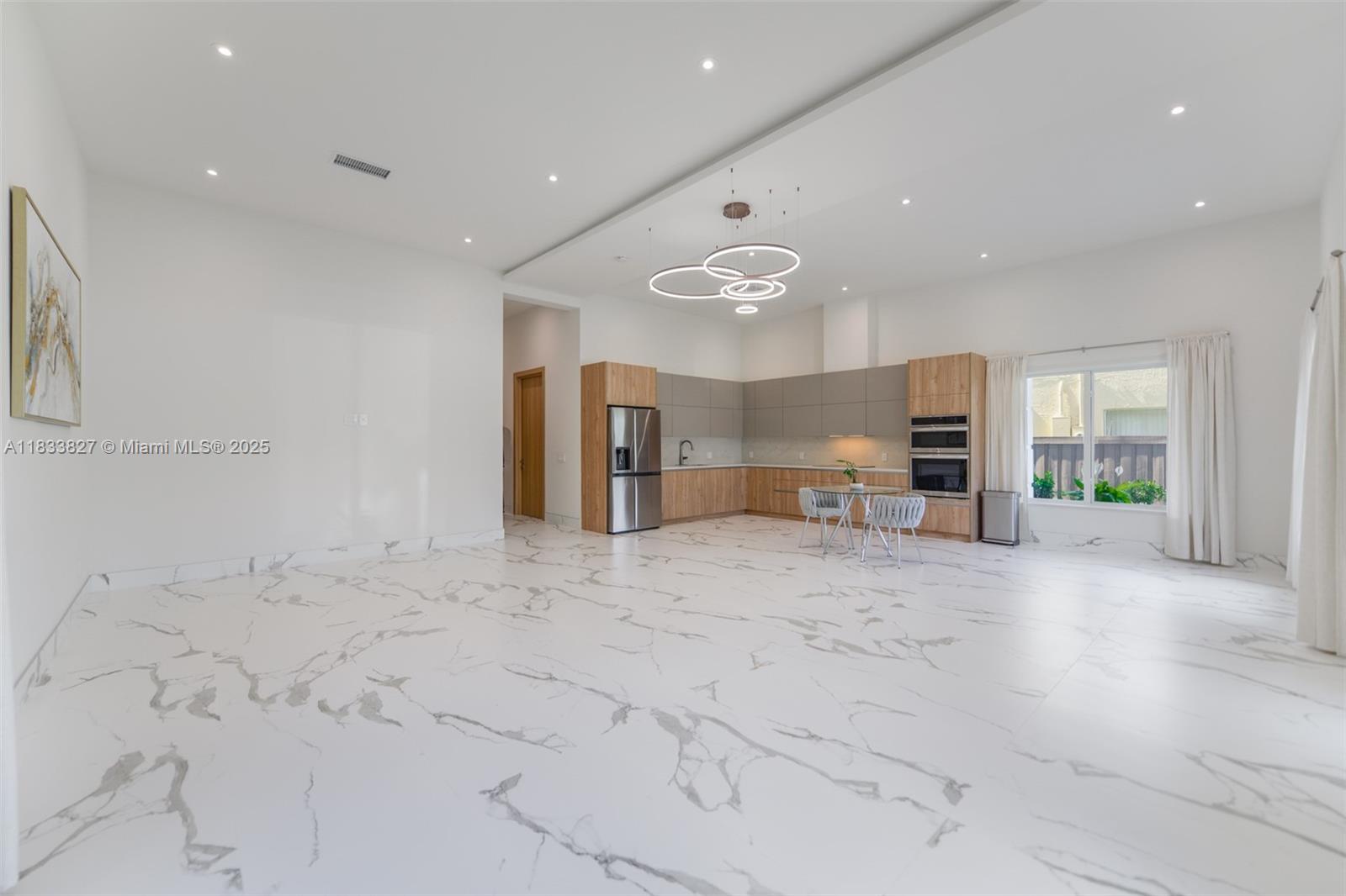 635 SW 9th St Hallandale Beach, FL 33009