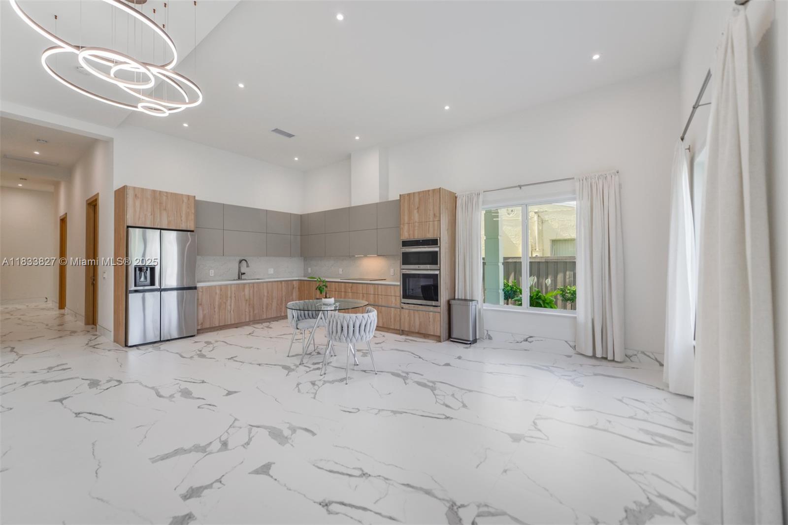 635 SW 9th St Hallandale Beach, FL 33009