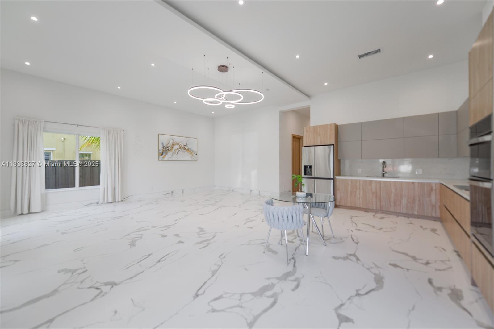 635 SW 9th St Hallandale Beach, FL 33009