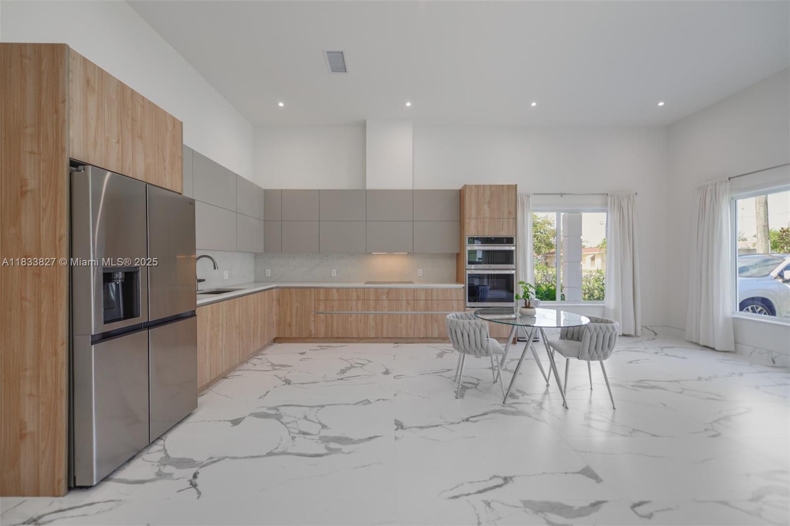 635 SW 9th St Hallandale Beach, FL 33009