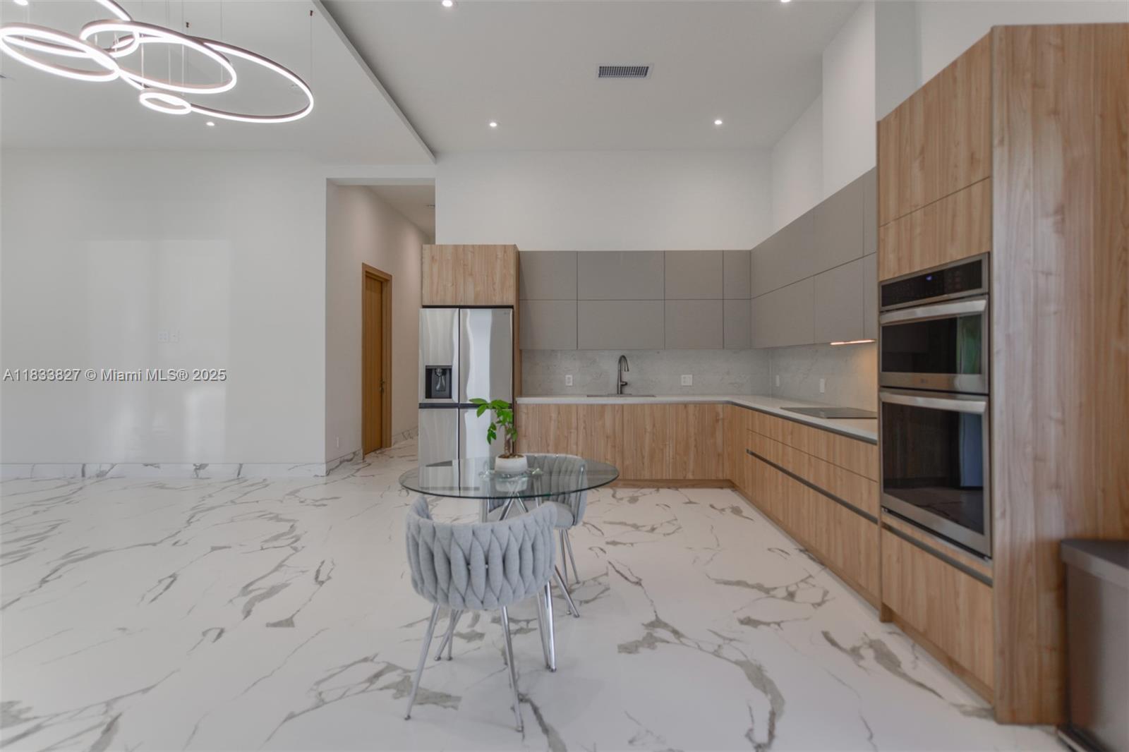 635 SW 9th St Hallandale Beach, FL 33009