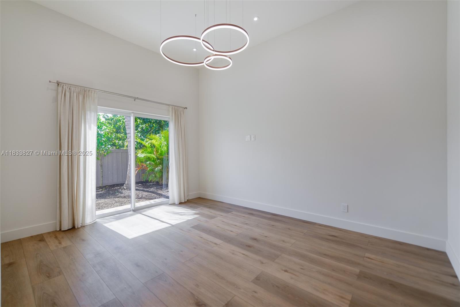 635 SW 9th St Hallandale Beach, FL 33009