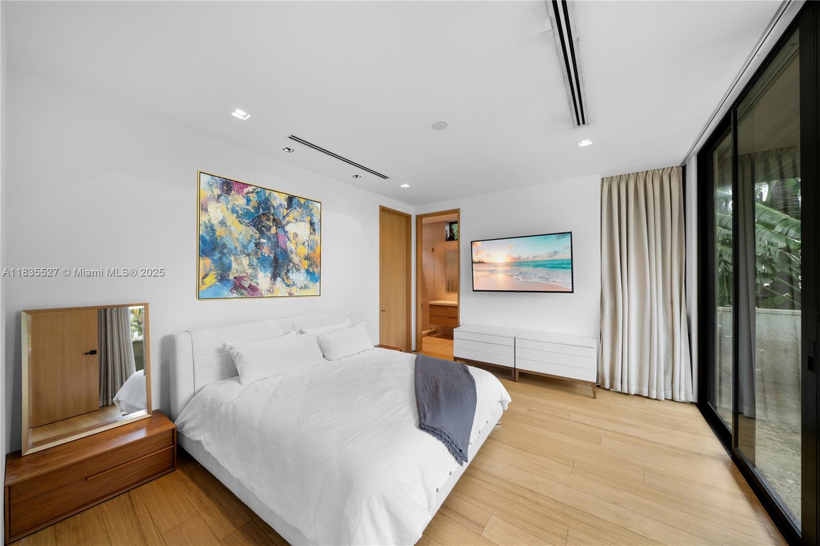 126 W San Marino Dr Miami Beach, FL 33139 126 W San Marino Dr Miami Beach, FL 33139