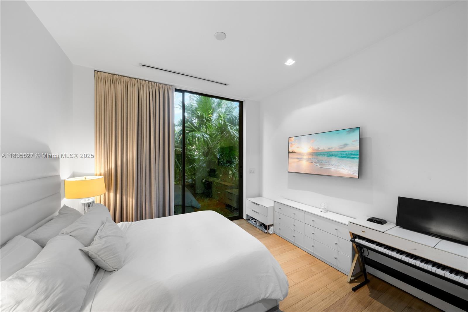 126 W San Marino Dr Miami Beach, FL 33139 126 W San Marino Dr Miami Beach, FL 33139