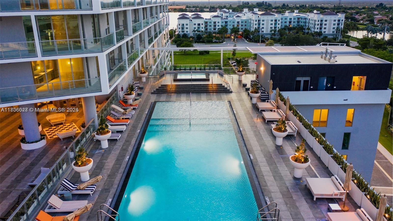 2000 Metropica Way #2008