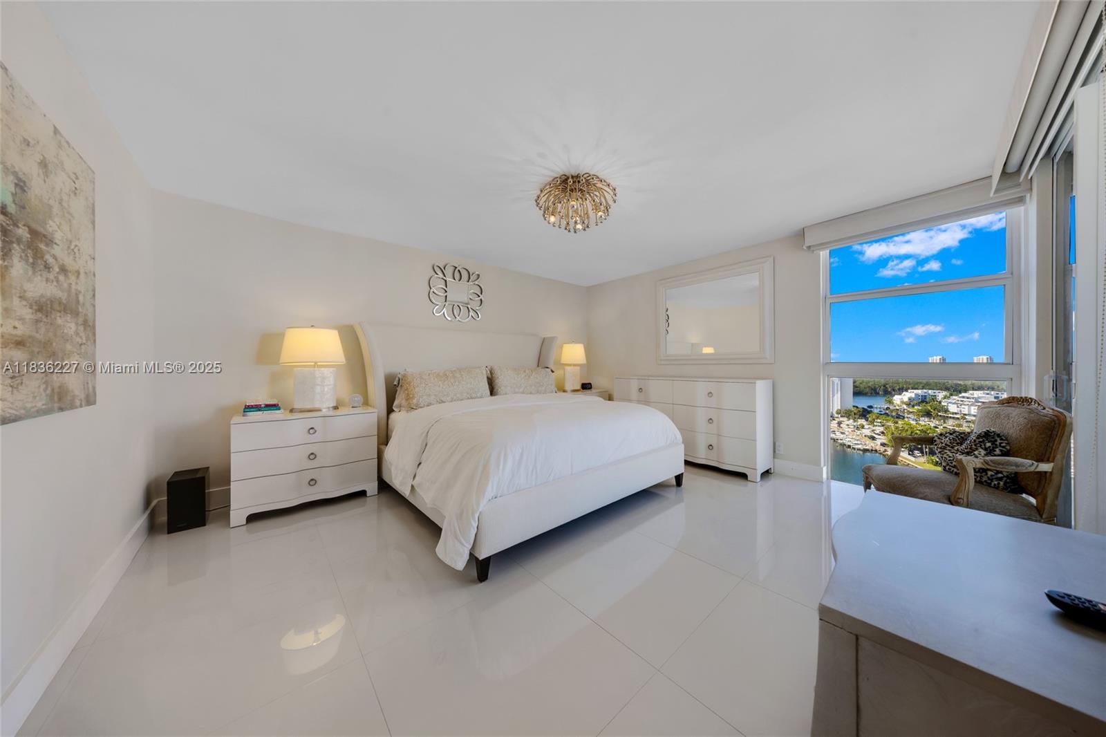 image Arlen House East Condo16