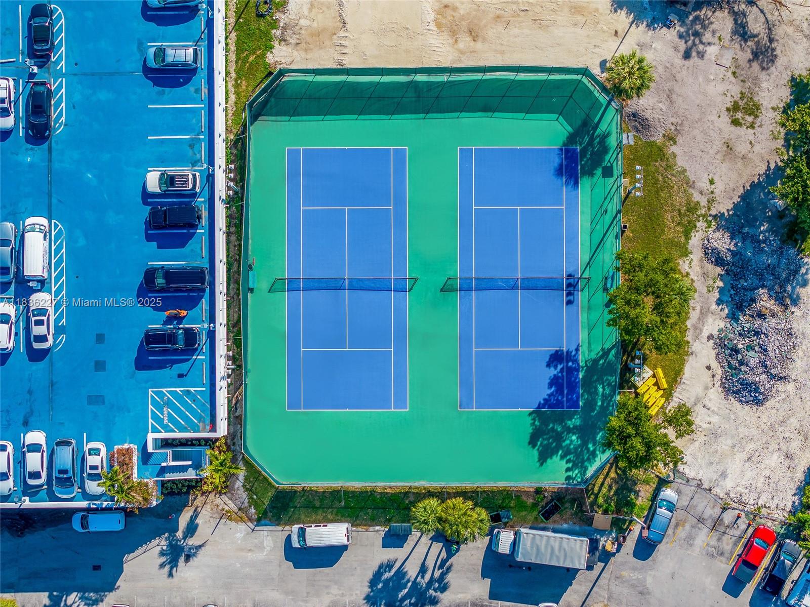 image Arlen House East Condo33