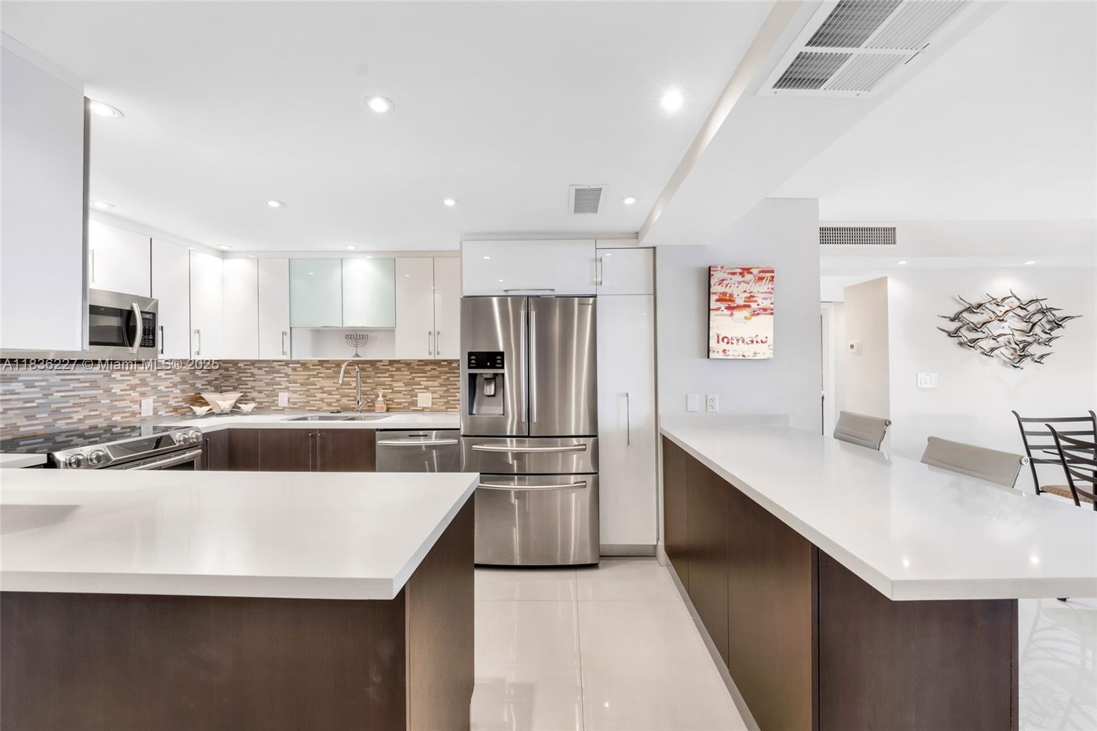 image Arlen House East Condo3