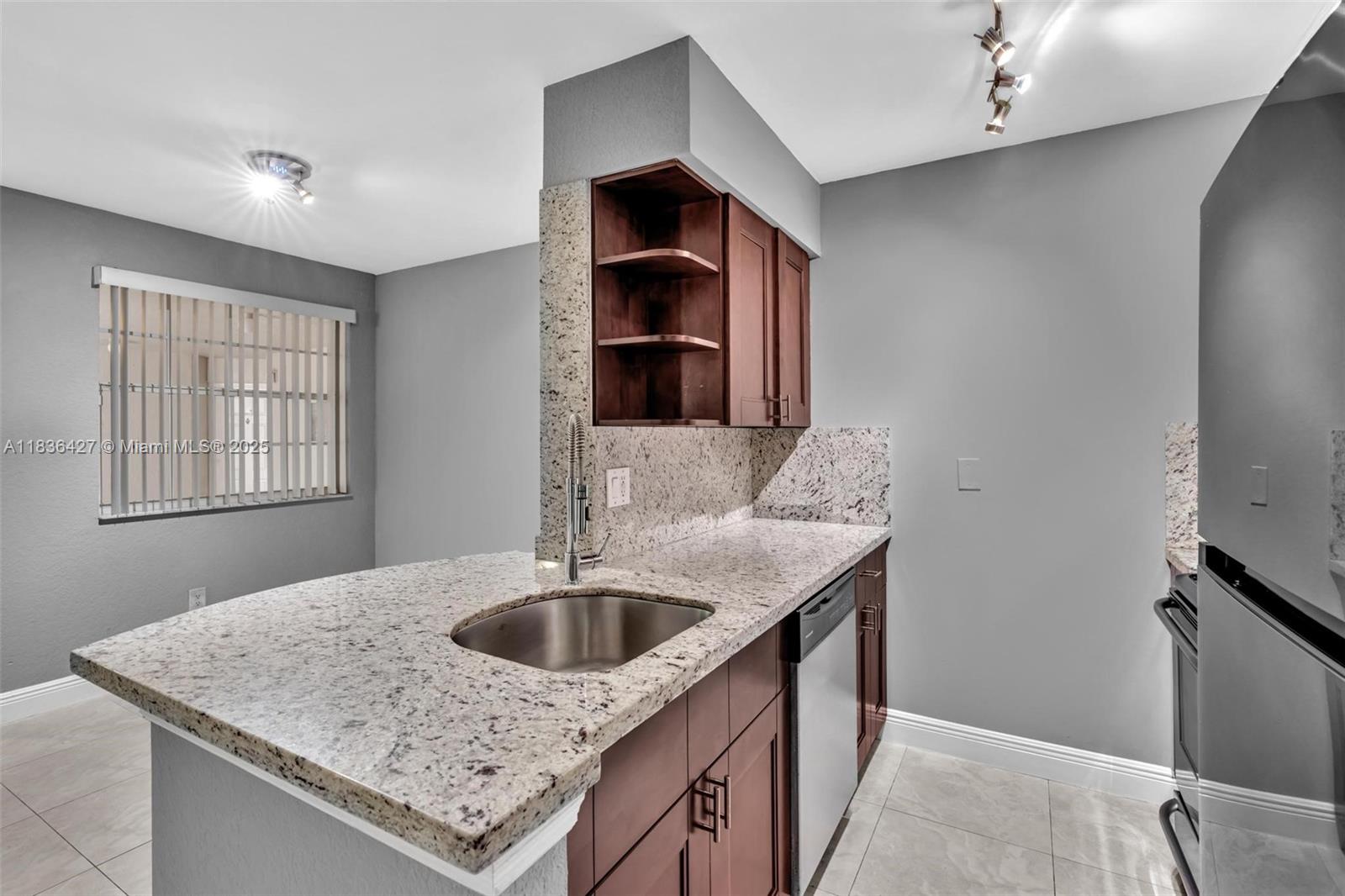 2880 N Oakland Frst Dr #213