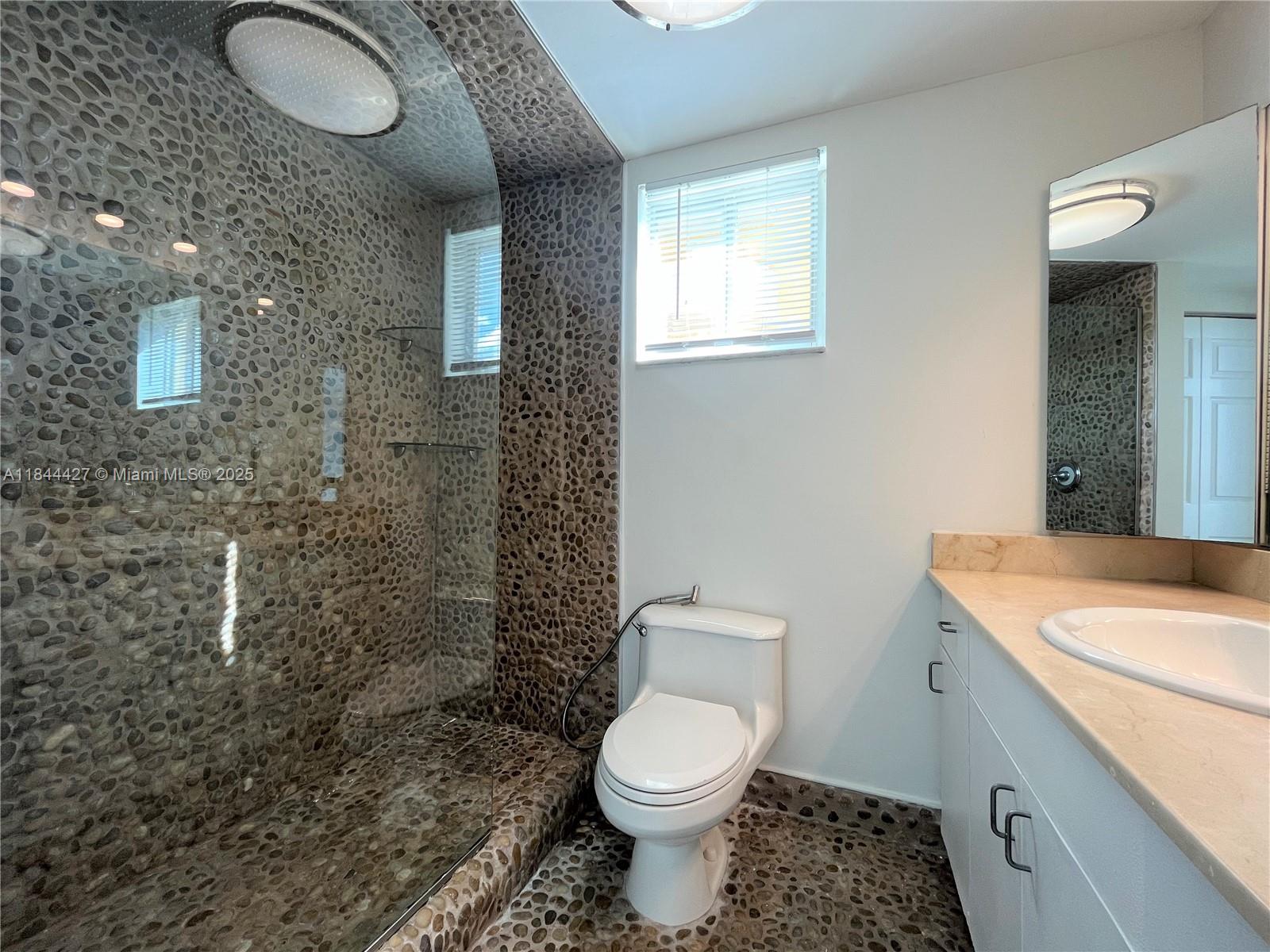 image Surfside Palms Condo4