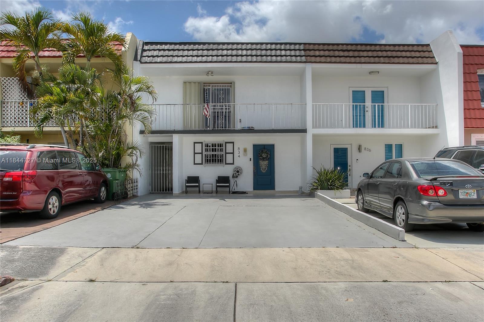 834 W 80th Pl