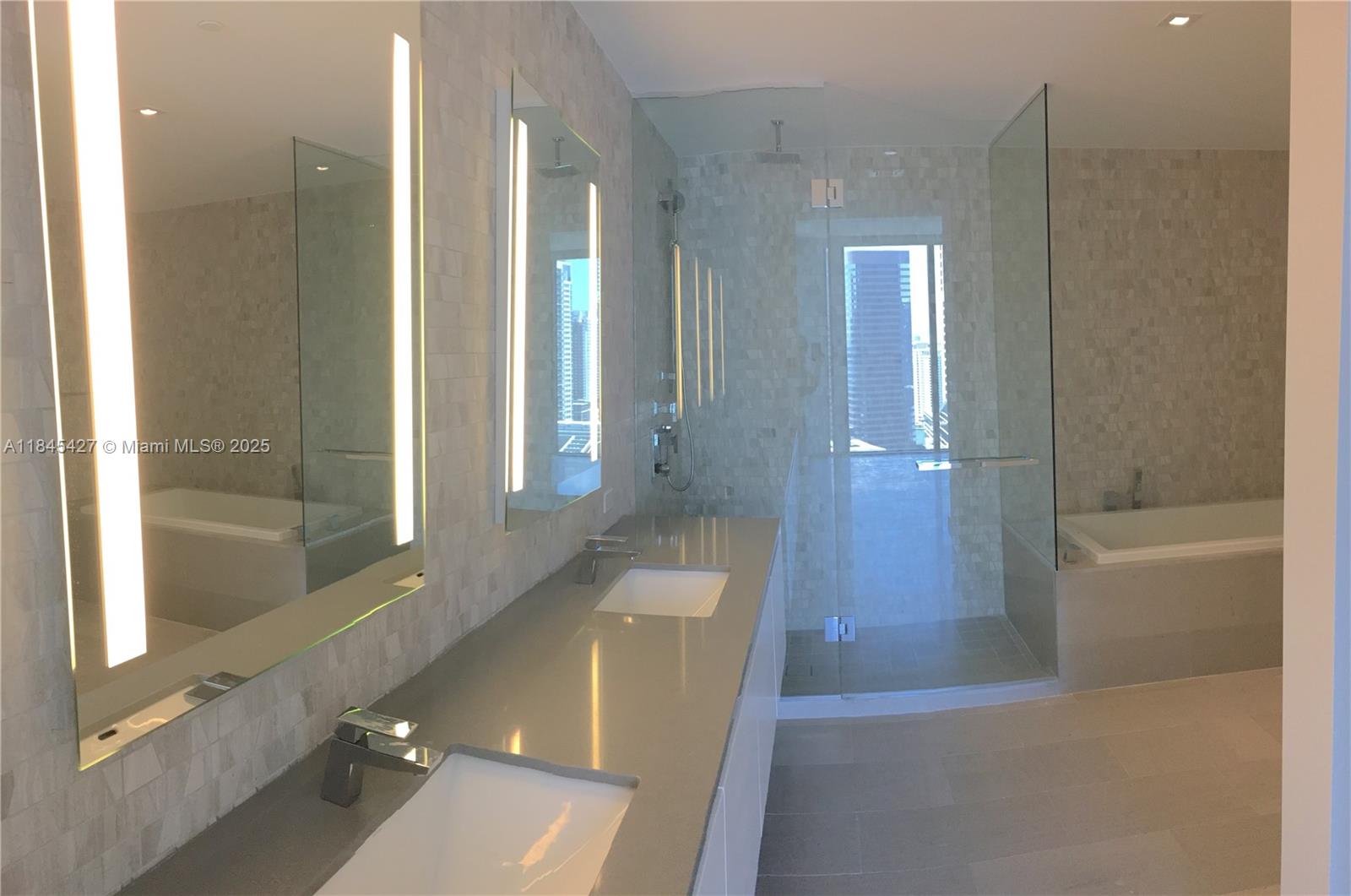 image Rise Condo10