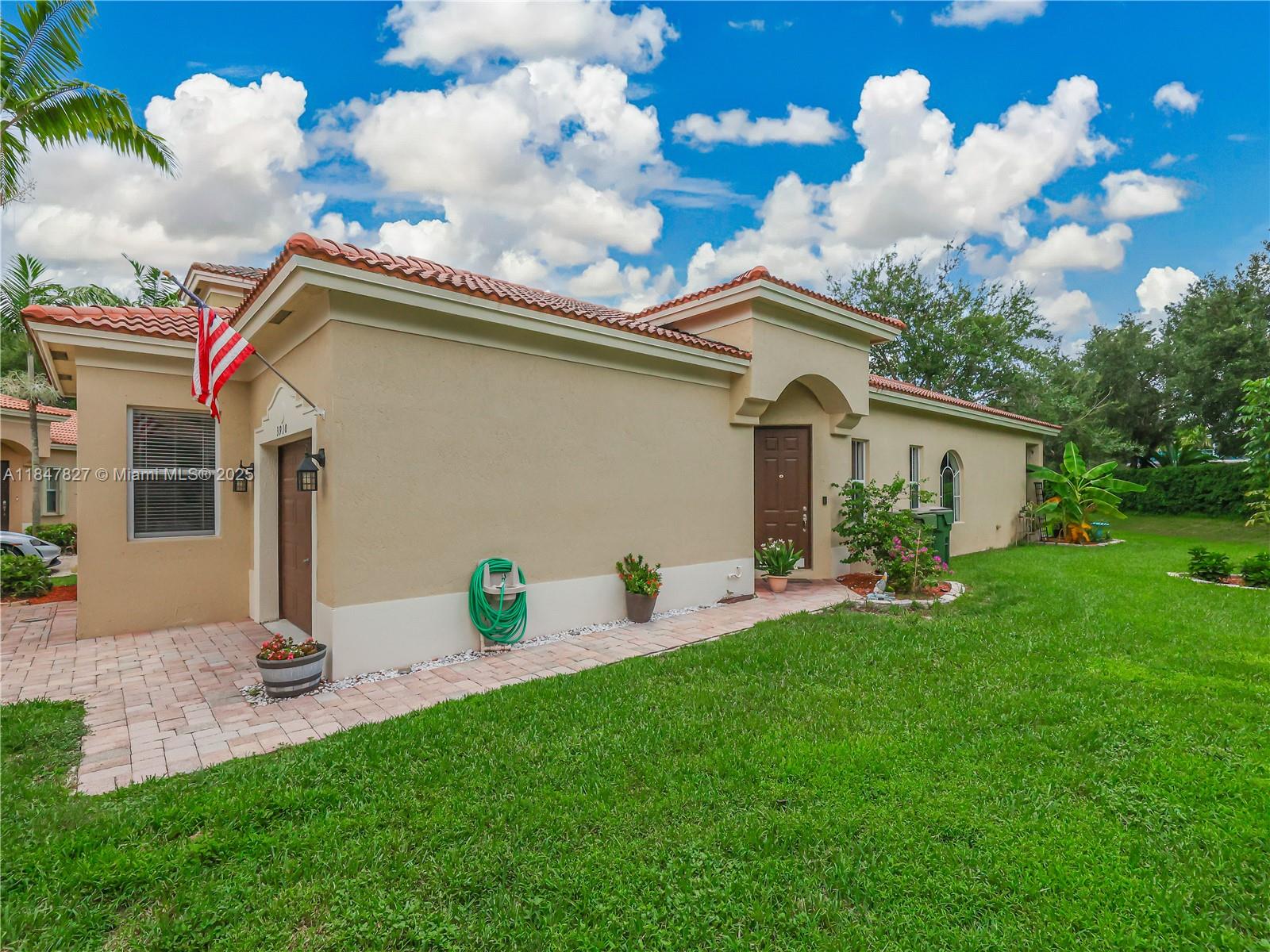 3910 NE 10th Dr
