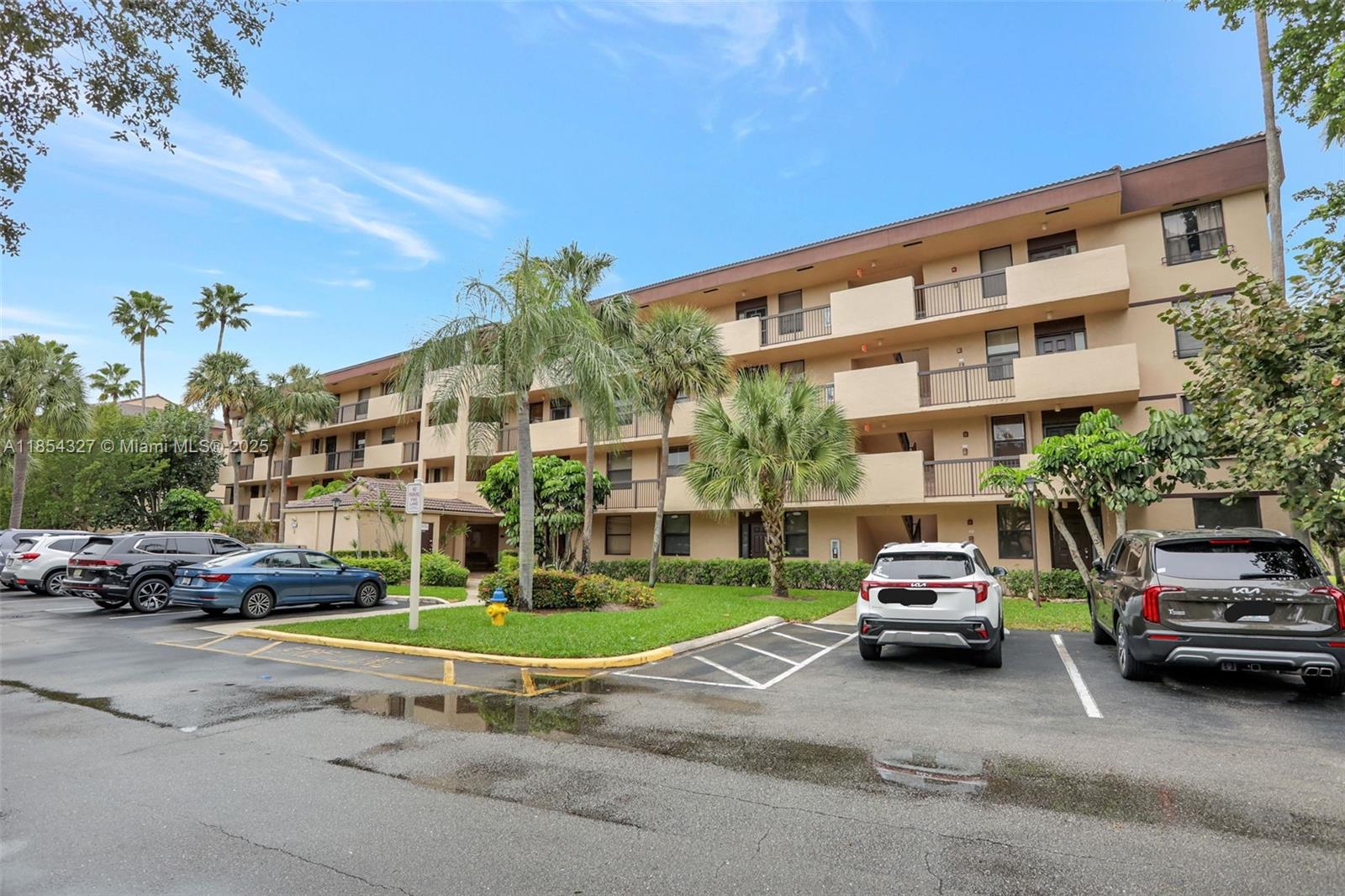 2660 N Carambola Cir N #305