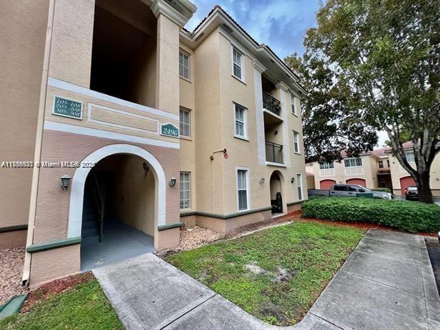 2496 Centergate Dr #308