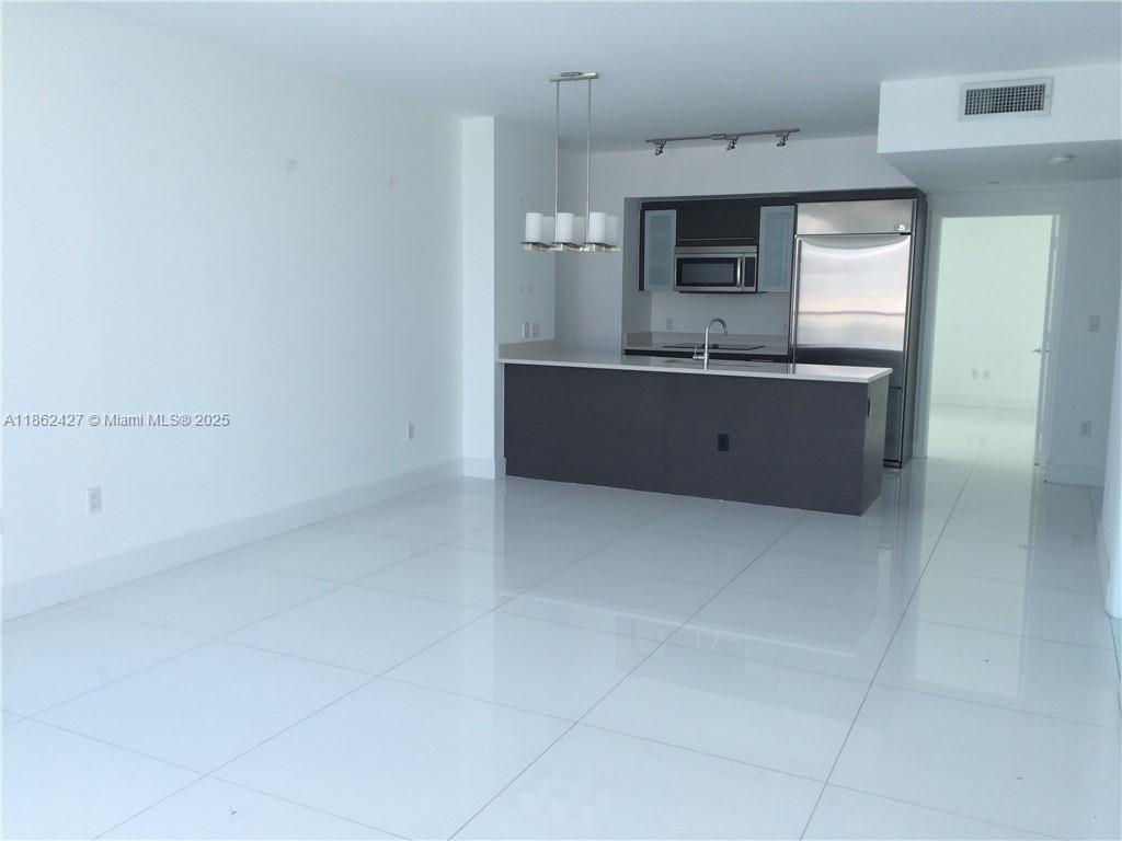 image 500 Brickell West1