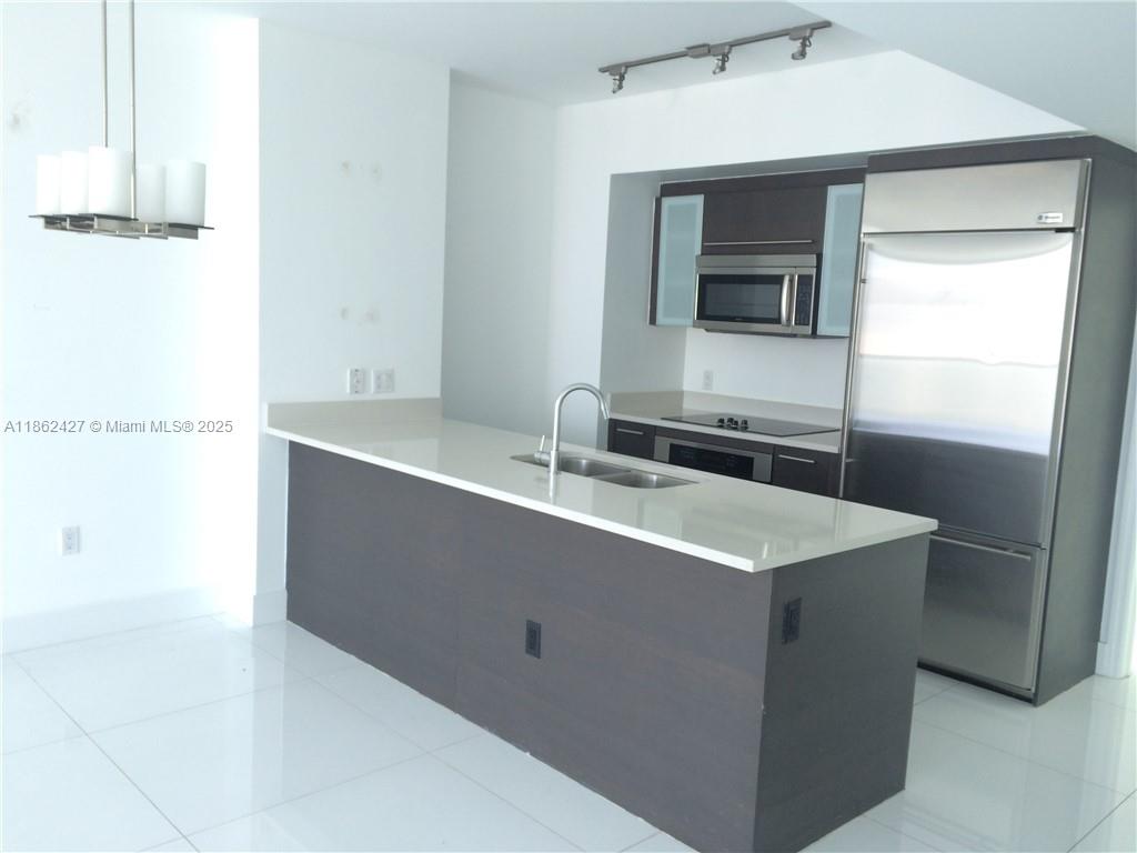 image 500 Brickell West7