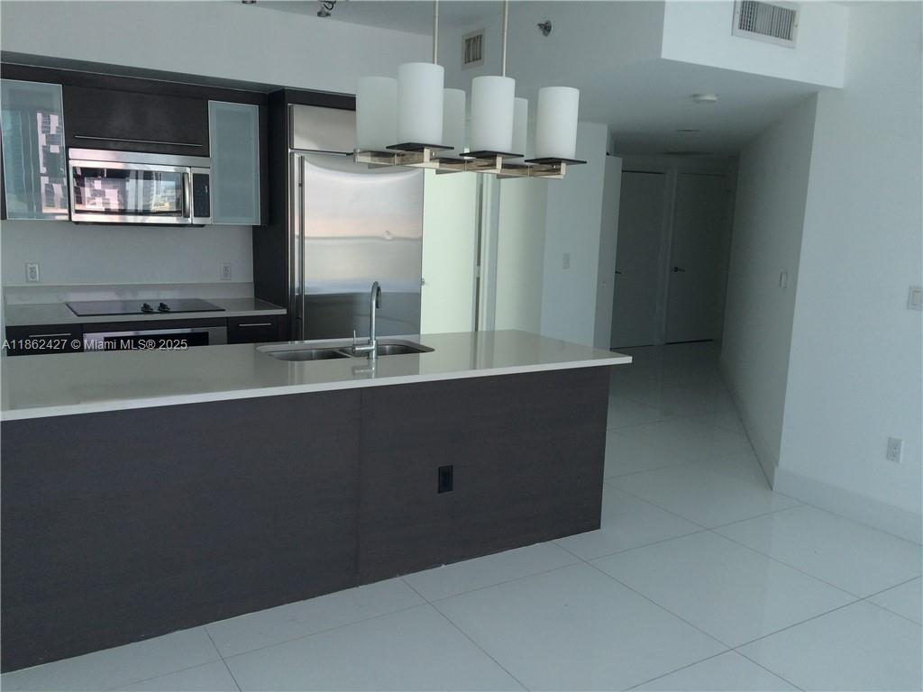 image 500 Brickell West8