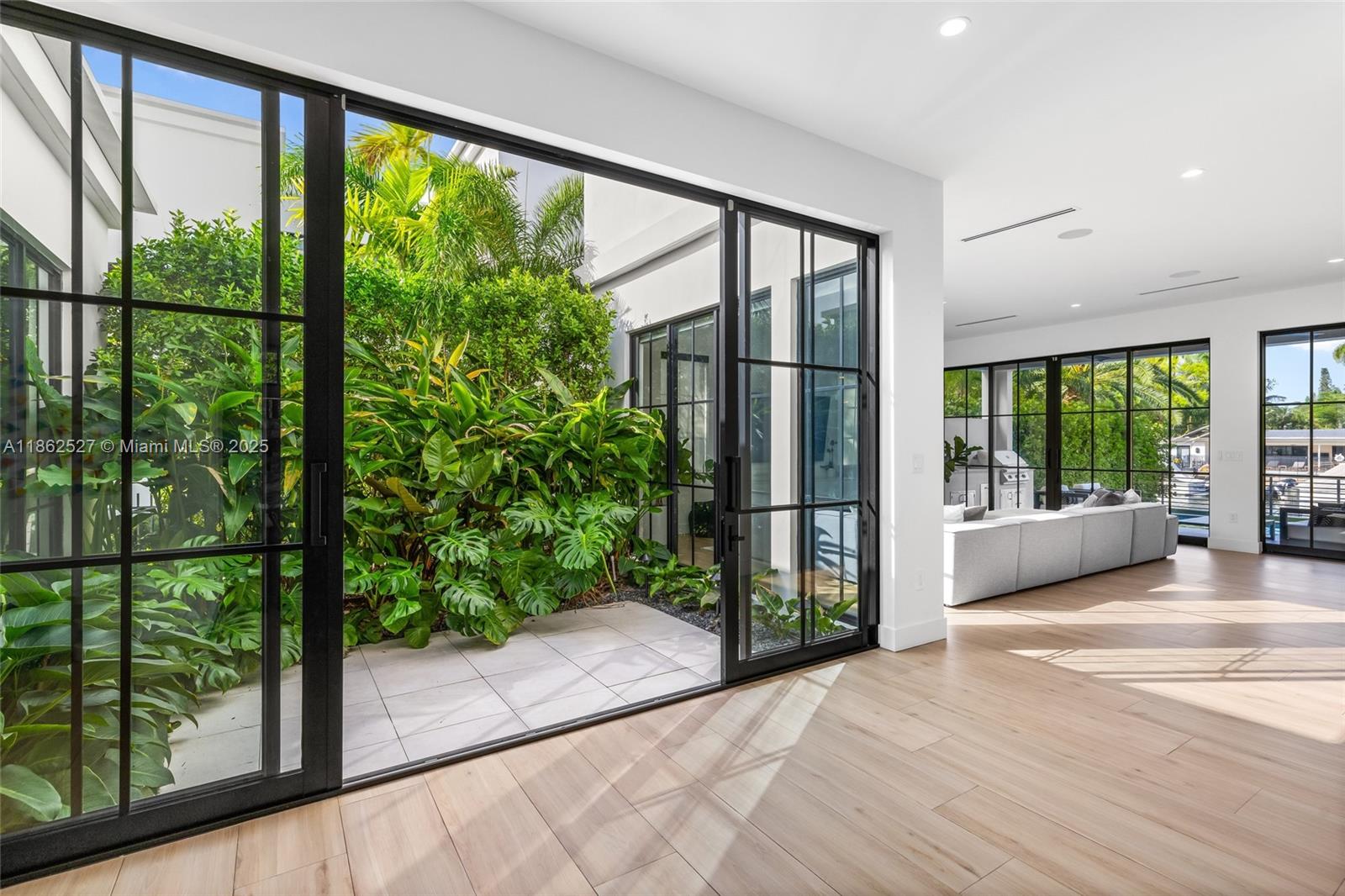 895 NE 76th St #895 Miami, FL 33138