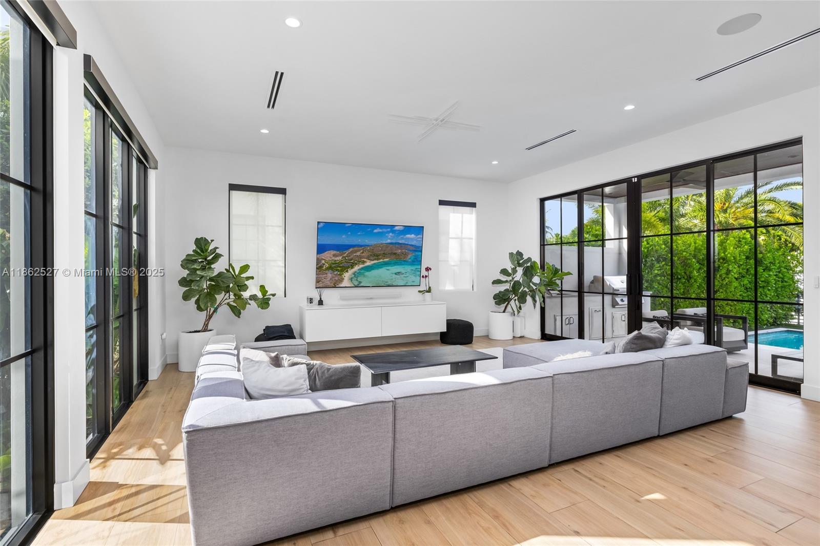 895 NE 76th St #895 Miami, FL 33138