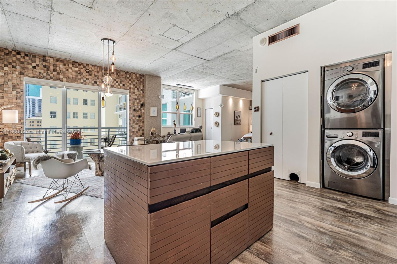 image The Loft Downtown Ii9