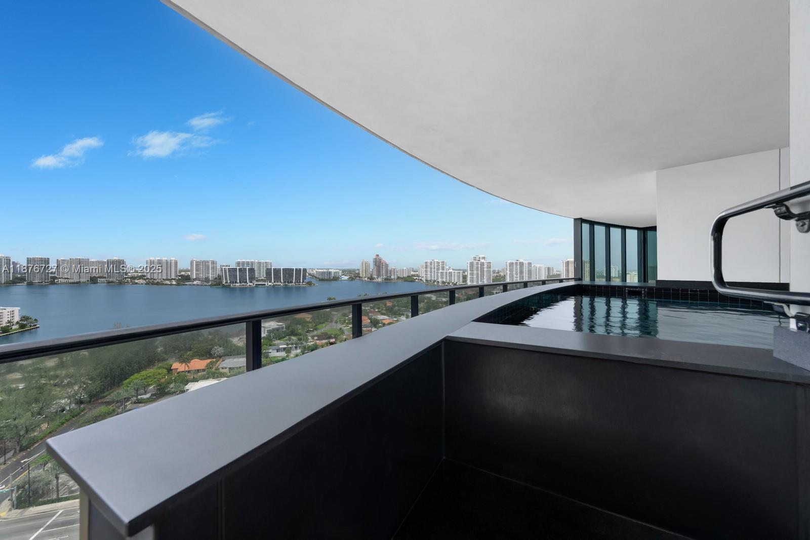 18555 Collins Ave #2003