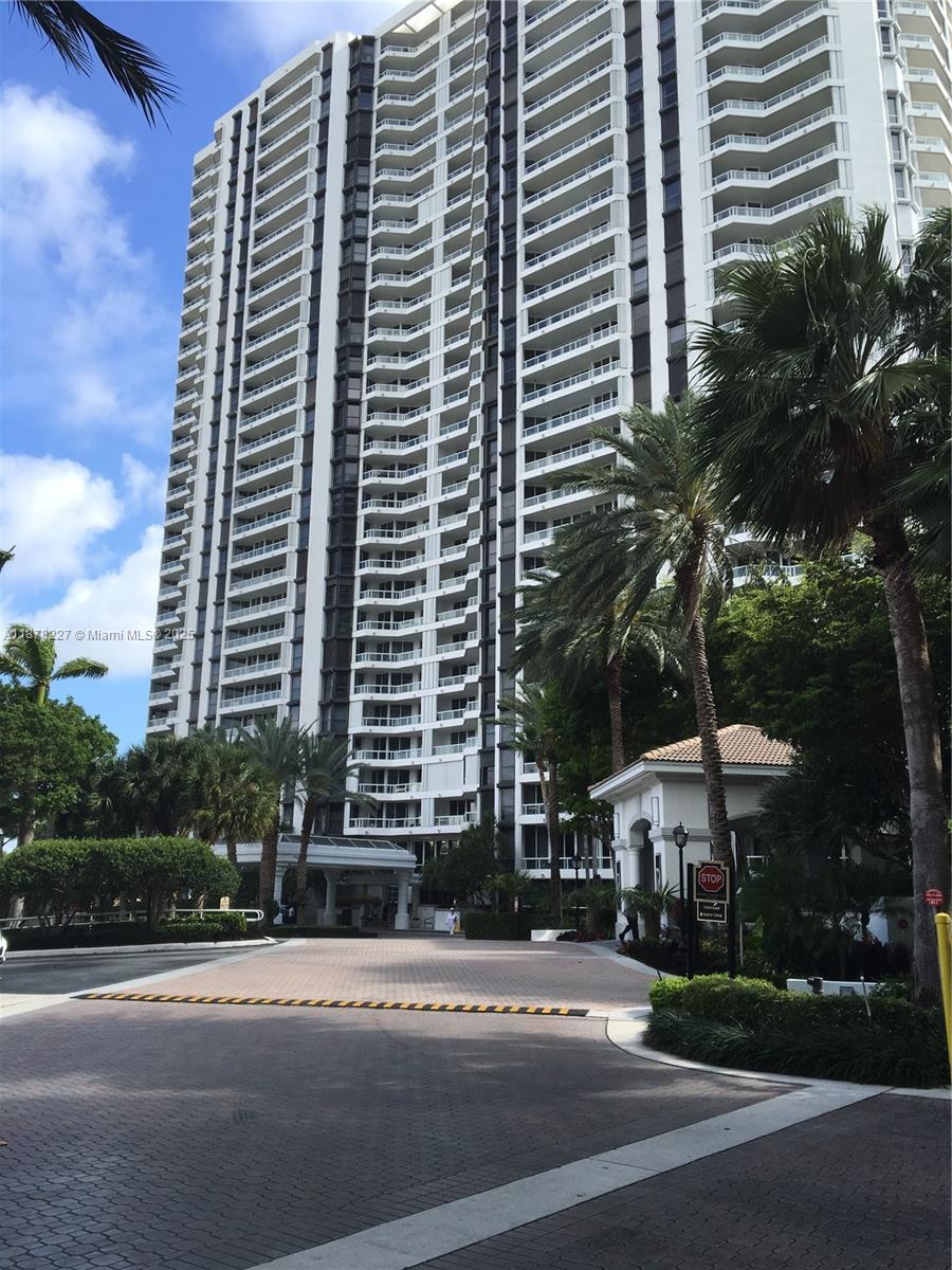 21055 NE Yacht Clb Dr #1603 Aventura, FL 33180