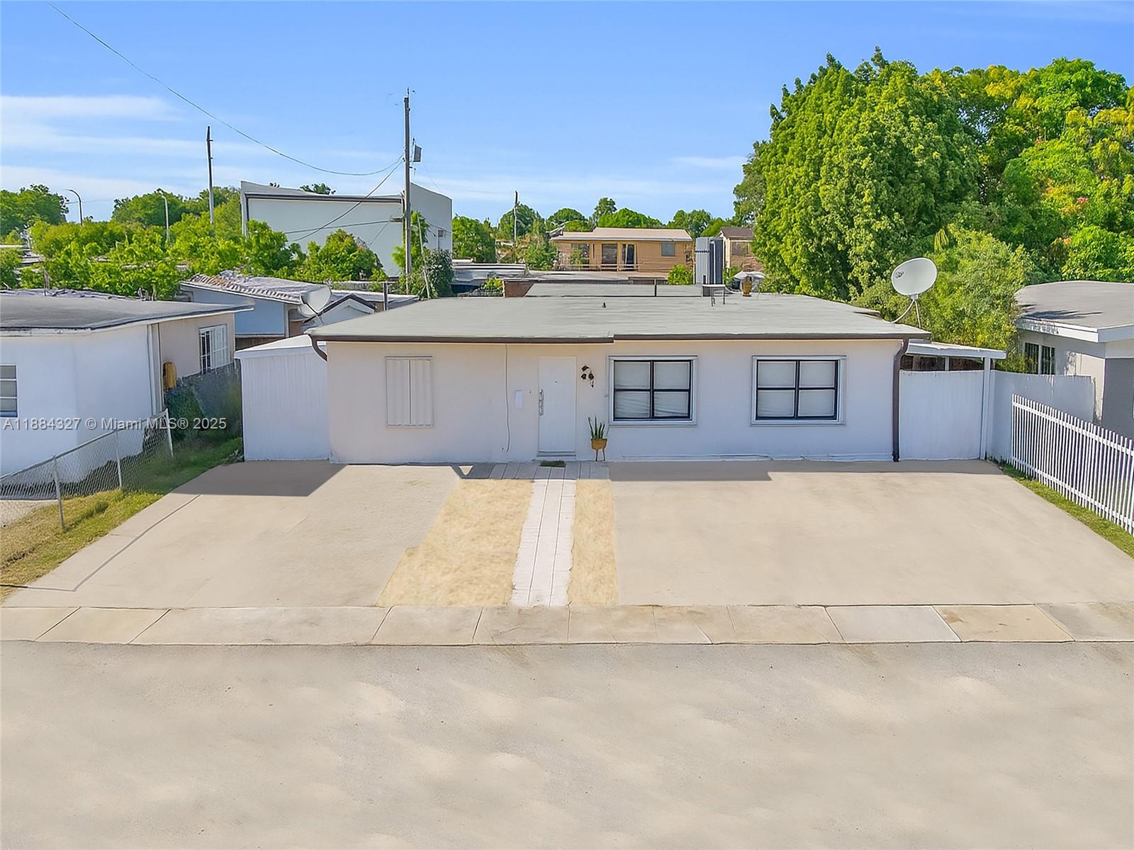 841 E 15th Pl