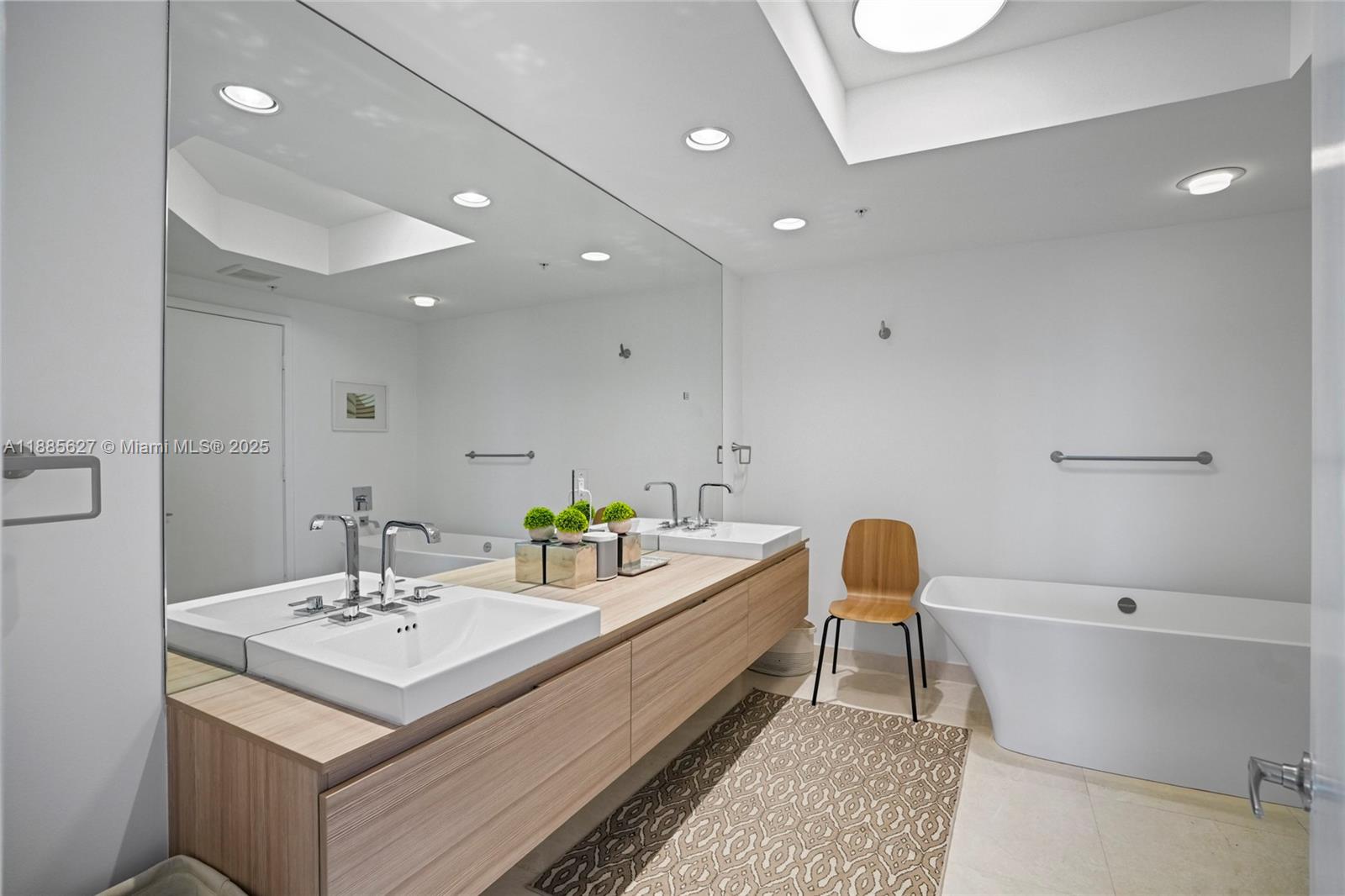 17111 Biscayne Blvd #401 North Miami Beach, FL 33160