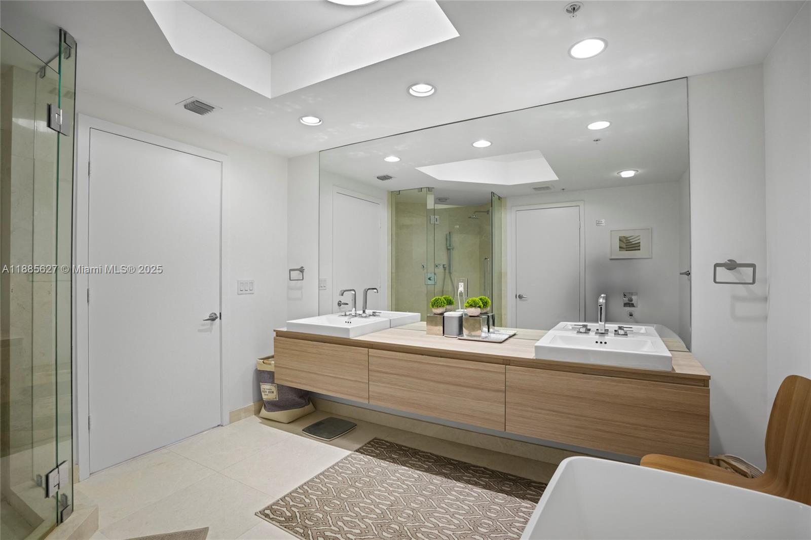 17111 Biscayne Blvd #401 North Miami Beach, FL 33160