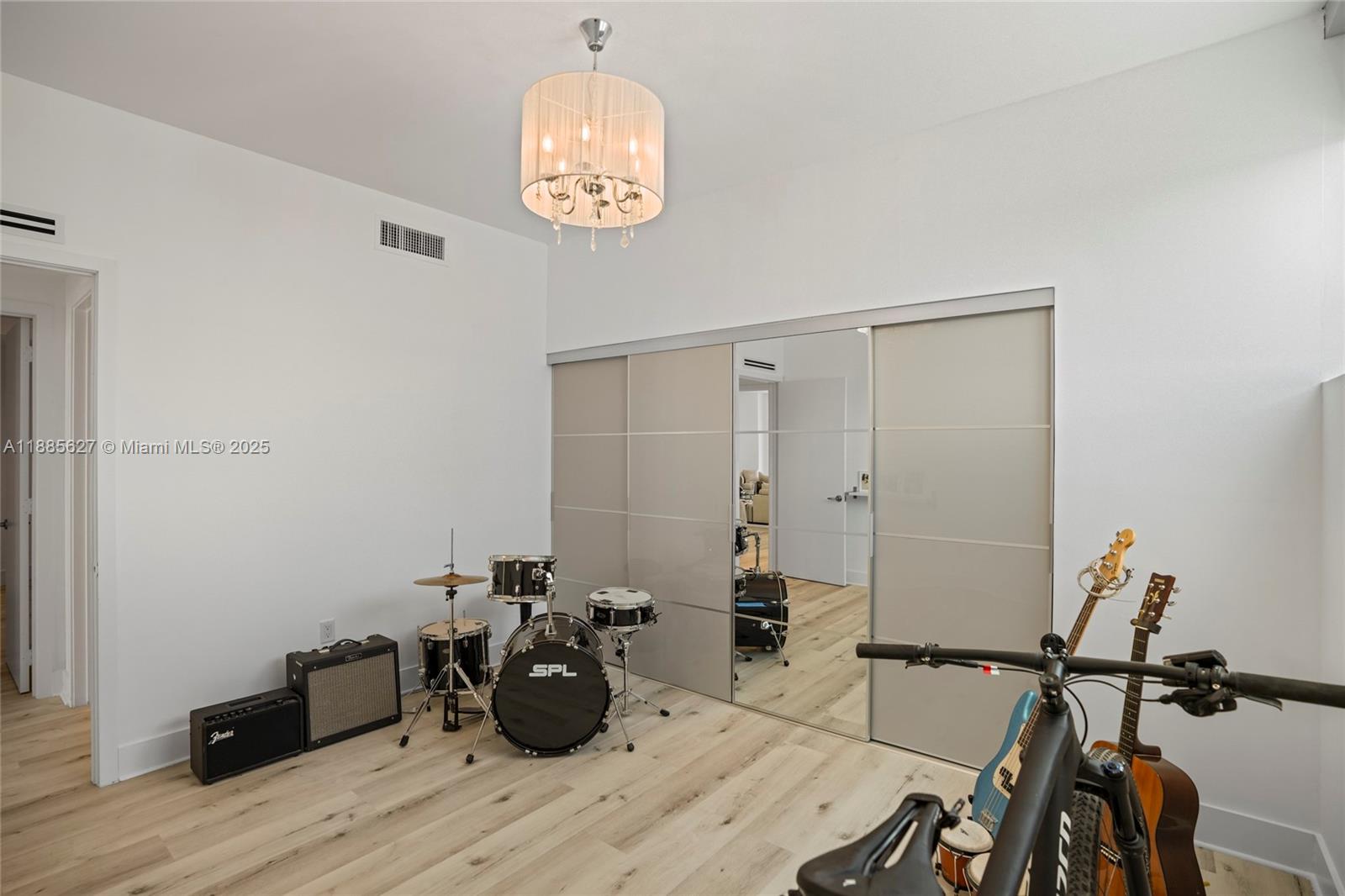 17111 Biscayne Blvd #401 North Miami Beach, FL 33160