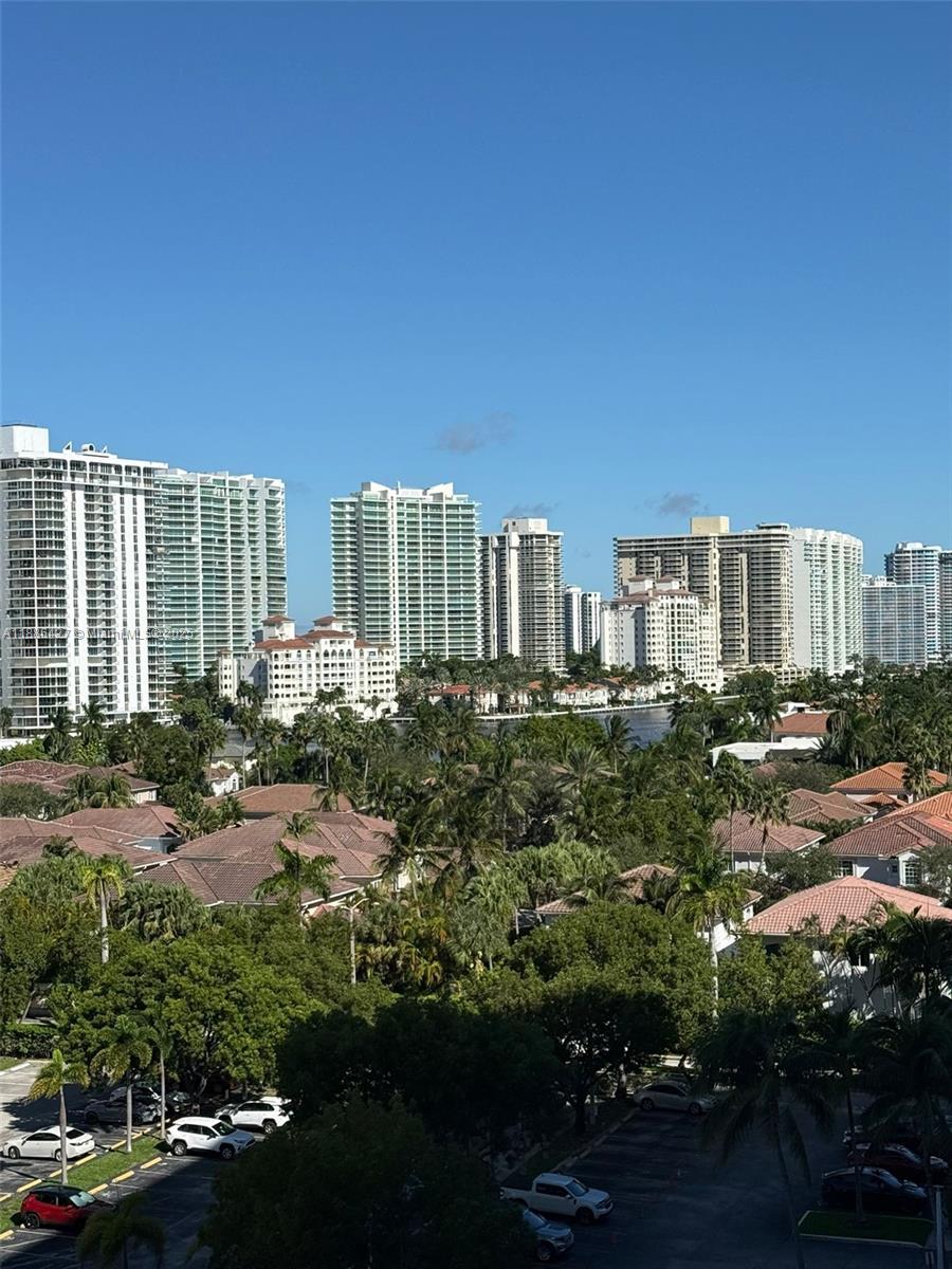 19370 Collins Ave #904