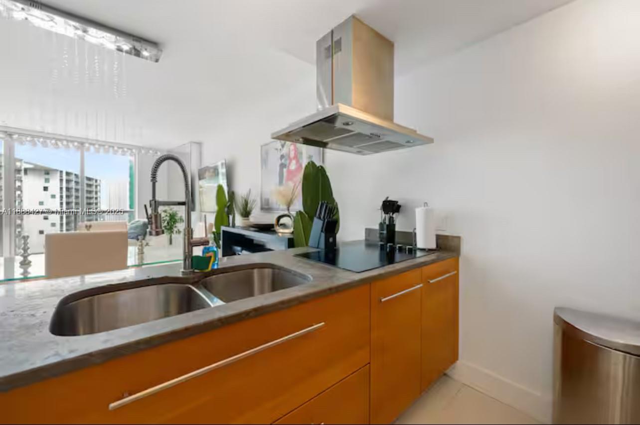 image Icon Brickell18