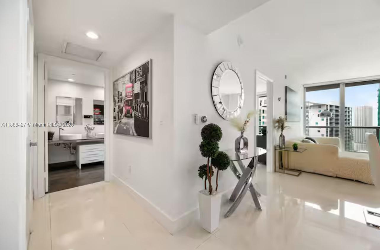 image Icon Brickell8